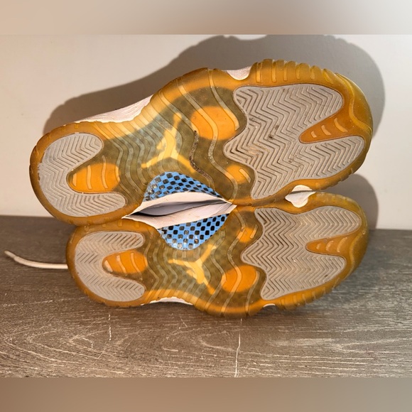 Nike Air Jordan 11 Retro Low - Picture 7 of 9